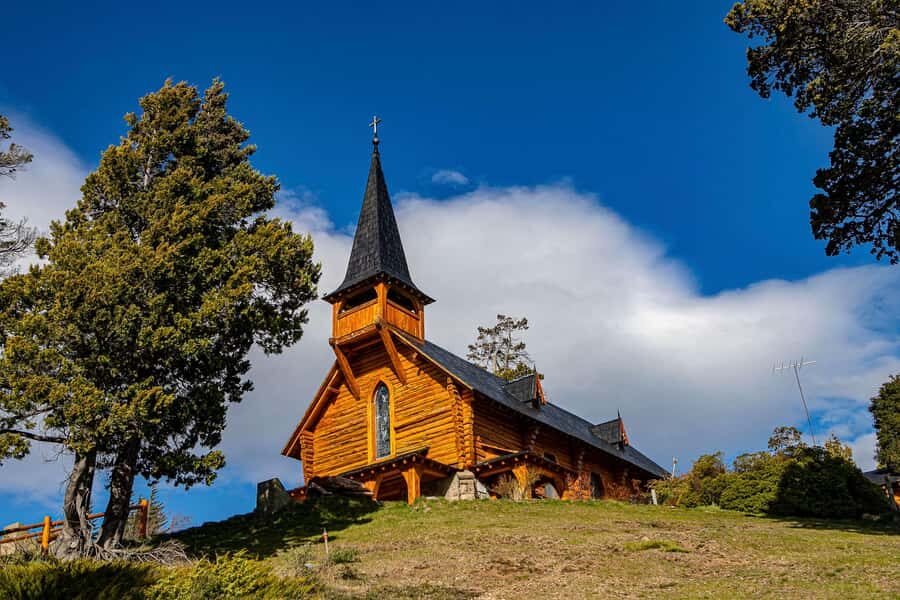 Bariloche: Half-Day Small Circuit Tour with Mount Campanario - Guides and drivers: how the best interpretation makes the route feel personal