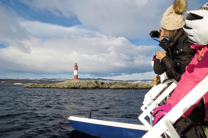 Beagle Channel Navigation - Sea Lions Island - From De los Pájaros to De los Lobos: sea lions plus bird energy