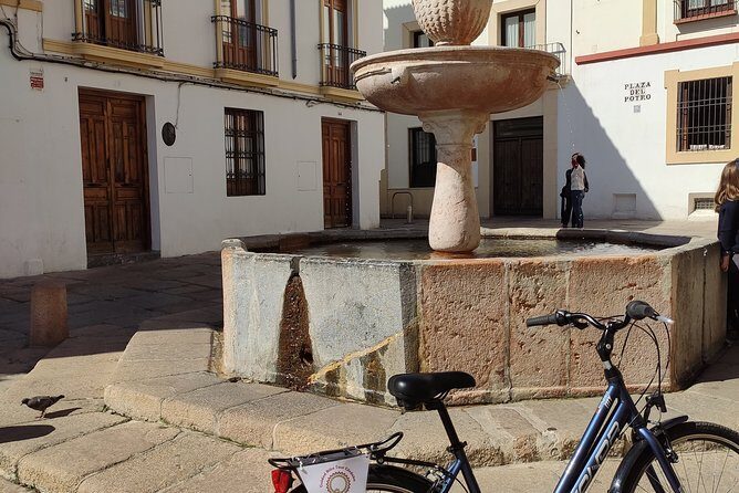 Bike Tour Córdoba - Plaza del Potro and Plaza de la Corredera: you start feeling the city
