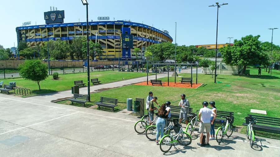 Buenos Aires: Full Day Bike Tour with Lunch - Retiro and Plaza San Martín: Big Institutions, Big Greens