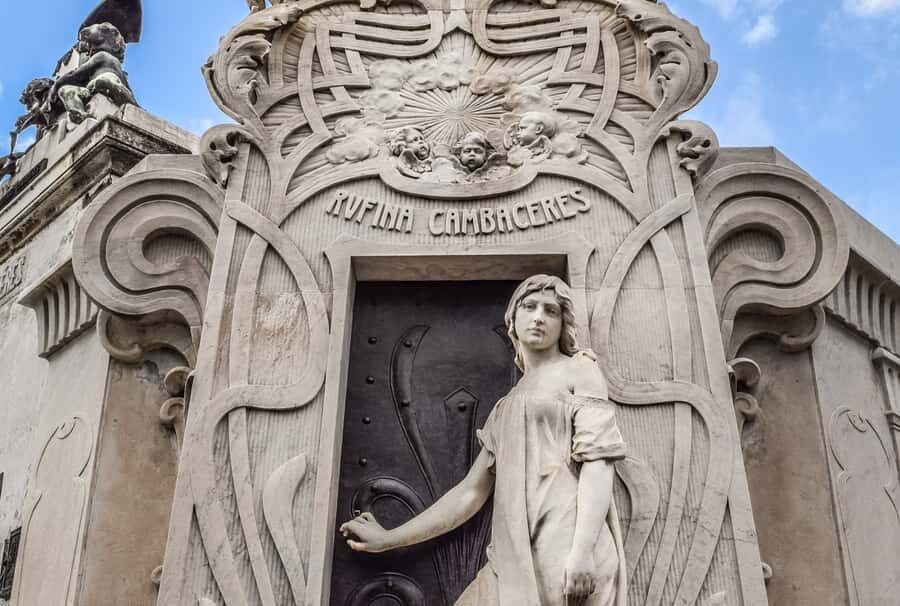 Buenos Aires: La Recoleta Cemetery Guided Tour in English - Key things you’ll notice on this Recoleta tour