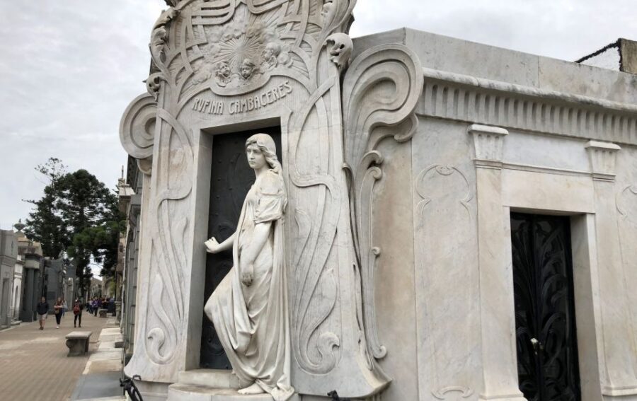 Buenos Aires: La Recoleta Cemetery Guided Tour in English - How to get the most out of your 2 hours (photos, pace, and comfort)