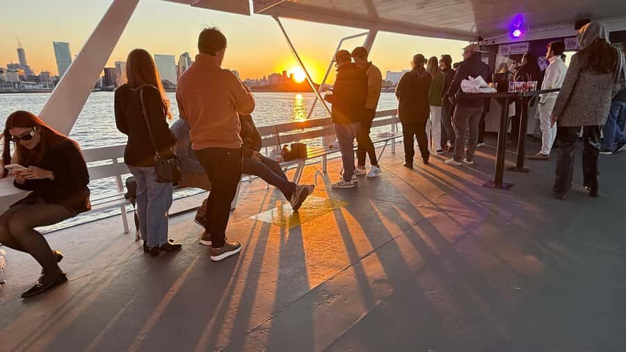 Buenos Aires: Puerto Madero Sunset Cruise with Open Bar - Two Boarding Options: Dock Time vs Straight Sailing