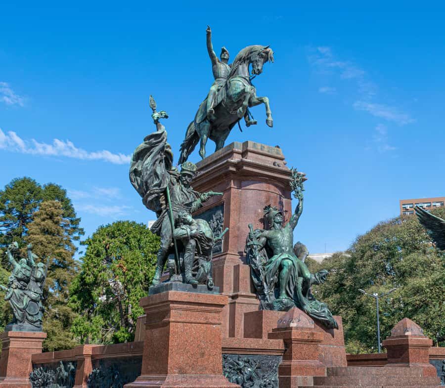Buenos Aires: Recoleta and Retiro Tip Based Walking Tour - Key things you’ll notice on this Recoleta and Retiro walk