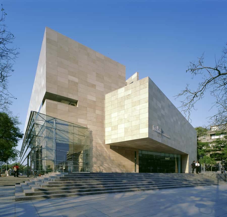 Buenos Aires: Recoleta Neighborhood Walking Tour - Museo Nacional de Bellas Artes and Palais de Glace: culture in two different moods