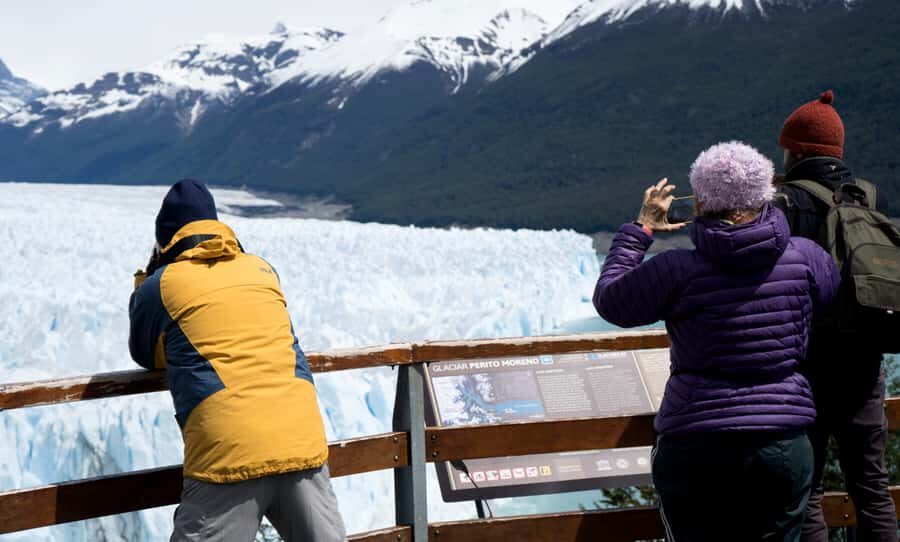 Calafate: Perito Moreno Glacier Guided Full-Day Tour - Bajo las Sombras Port: the walkways that turn viewing into a real experience