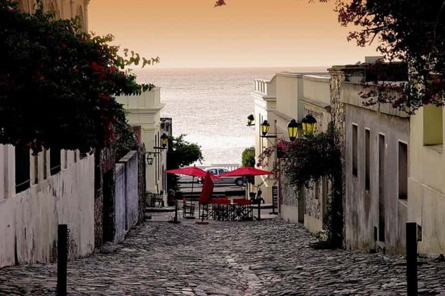 Colonia del Sacramento: Small-Group Day Trip - The walking tour through Colonia’s Old Town (UNESCO streets first)