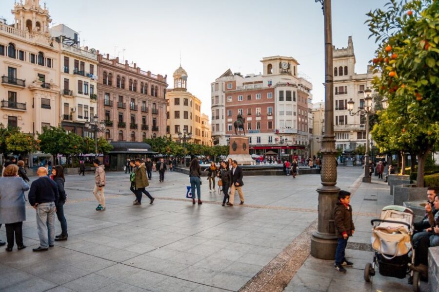 Córdoba: City Sightseeing Hop-On Hop-Off Bus Tour - Blue Line Intima Route minibus: narrow streets without the stress