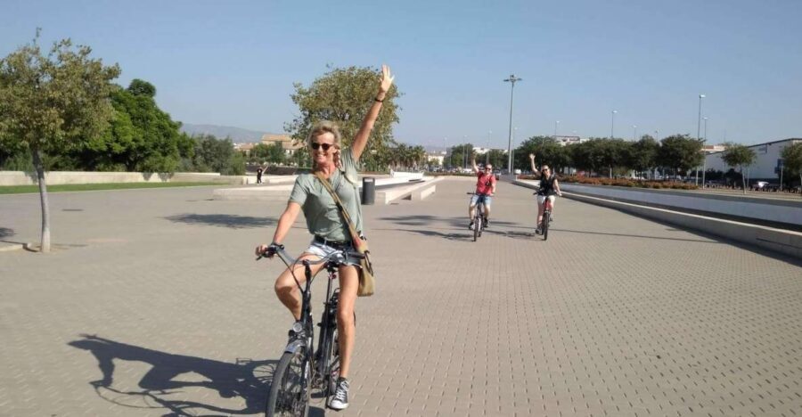 Córdoba Daily Highlights Bike Tour - A fast way to learn Córdoba’s layout from the saddle