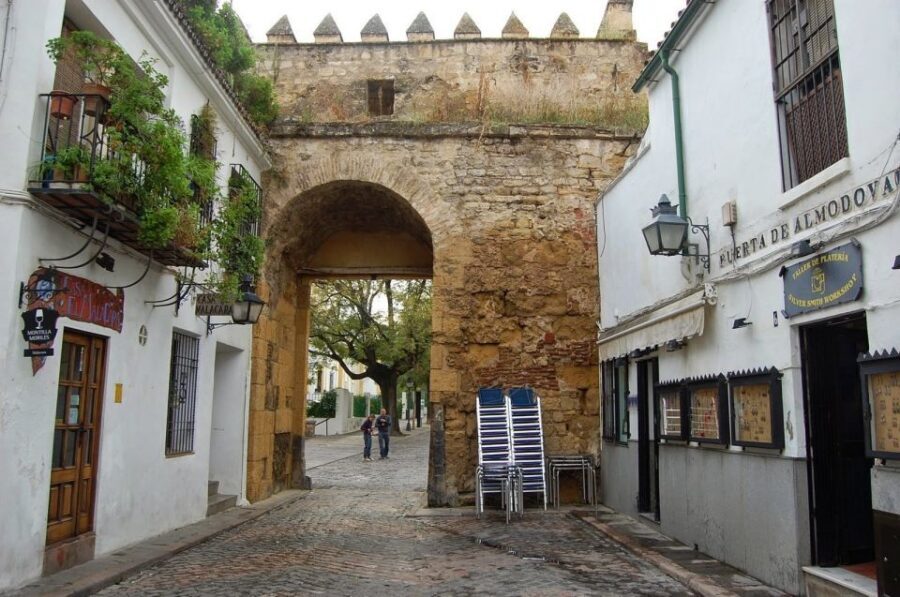 Cordoba: Electric Bike Tour - Who this tour is best for (and who should choose something else)