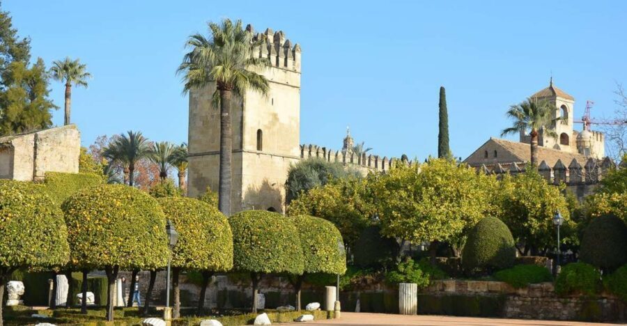 Cordóba: Gardens & Fortress of Catholic Monarchs Guided Tour - Meeting at Avenida del Alcázar: start simple and get oriented fast