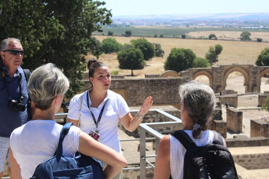 Córdoba: Guided Tour of Azahara Medina - Two tour styles from Córdoba: with the bus or starting at the visitor center