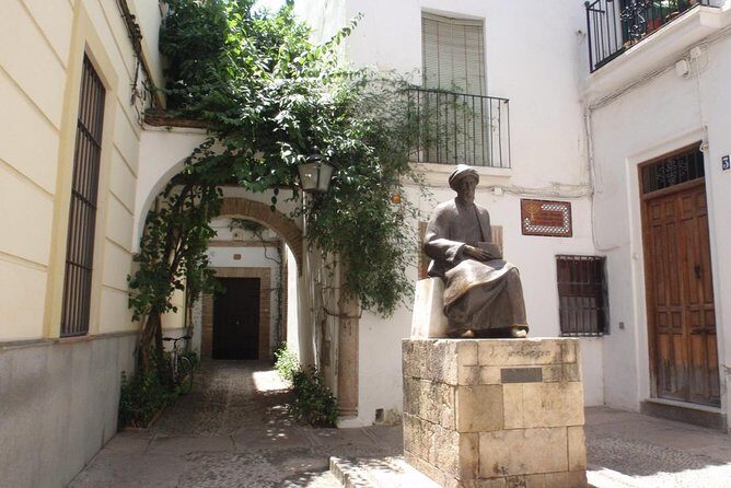 Cordoba Monuments Intensive Tour in English Tickets included - Inside and around the Córdoba Synagogue: timing is everything