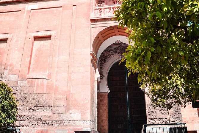 Cordoba Mosque Guided Tour - How the guide keeps the story clear in a crowded monument