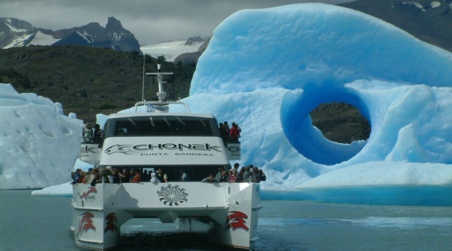 El Calafate: All Glaciers Boat Trip - The early pickup and the route to Punta Bandera Port