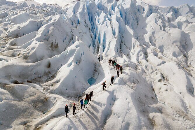 El Calafate Perito Moreno Glacier Minitrekking Adventure Tour - The Morning Run: El Calafate Hotel Pickup to Bajo de las Sombras