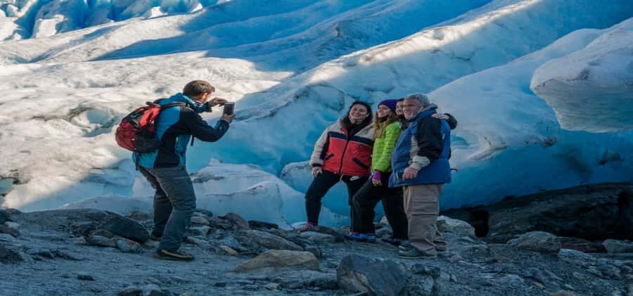 El Calafate: Safari Azul Los Glaciares Trekking Tour - Lago Rico boat cruise: the glacier hits first, then your senses catch up