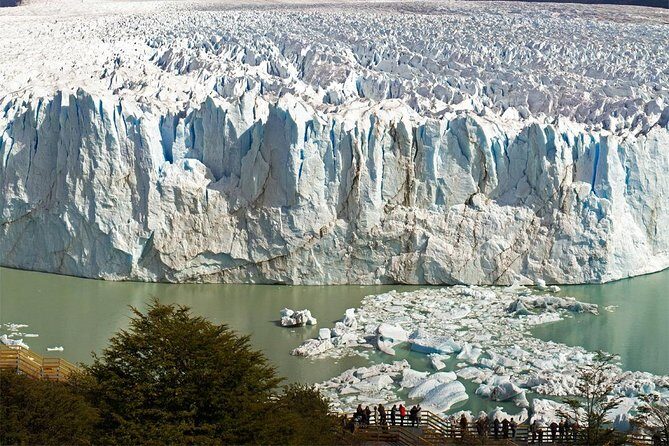 Excursion to the Perito Moreno Glacier, with guide and transfer to / from the hotel - Getting there by bus: comfort plus useful stops