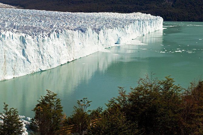 Excursion to the Perito Moreno Glacier, with guide and transfer to / from the hotel - Optional boat ride near the glacier: if you want the extra angle
