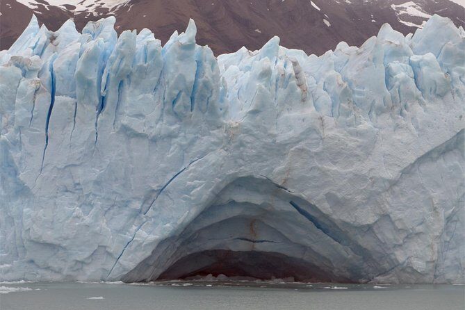 Excursion to the Perito Moreno Glacier, with guide and transfer to / from the hotel - Cerro Comisión: the geology stop that makes the glacier make more sense