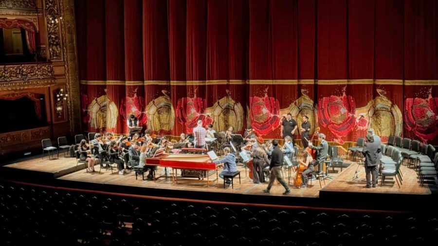 Experience Teatro Colon : Secure your Tour today!!! - Price and Value: Is $48 a Fair Deal?