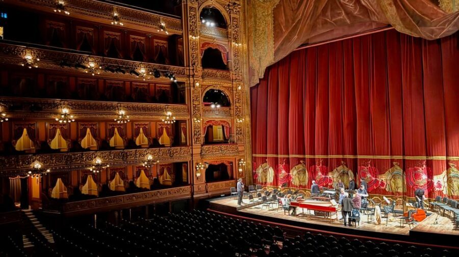 Experience Teatro Colon : Secure your Tour today!!! - Guide Rubén: Why the Human Part Matters
