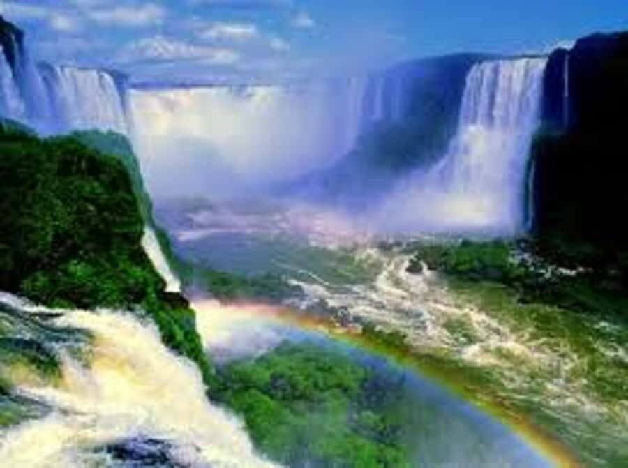 Explore Iguazu Falls in Brazil: An Unforgettable Experience - Rodovia Das Cataratas drive: getting oriented fast