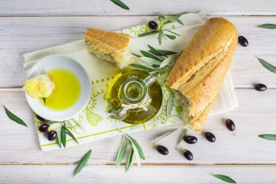 Extra Virgin Olive oil tasting - The oils you’ll taste: learning variety by variety (picual to hojiblanca)