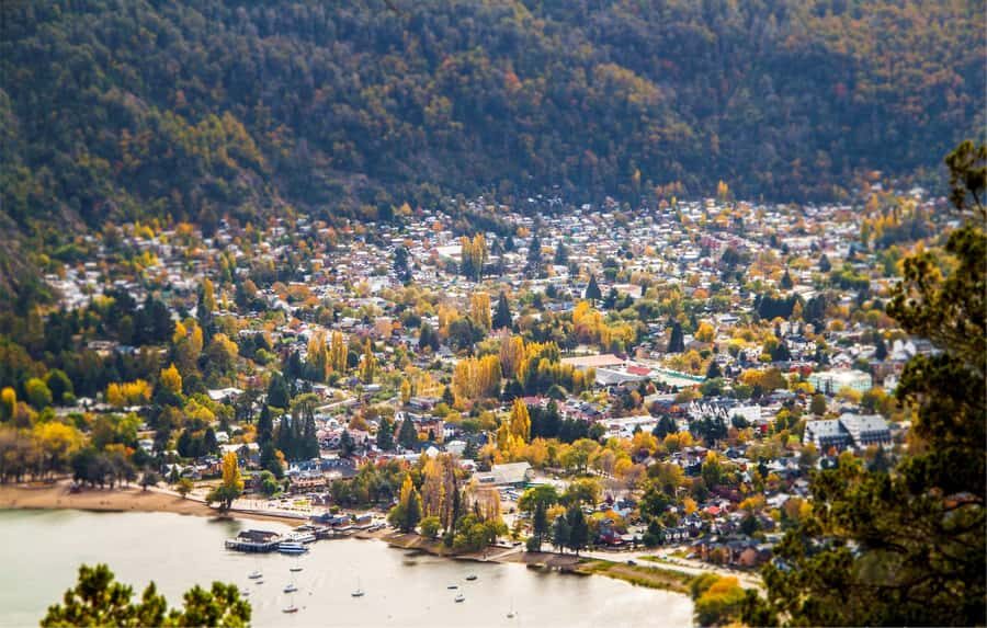From Bariloche: San Martin de los Andes and 7 Lakes Circuit - Arriving in San Martín de los Andes: Lake Lácar Moment