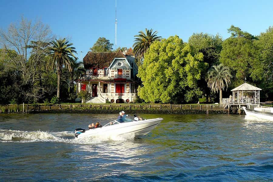 From Buenos Aires: Boat Trip to Tigre with Puerto de Frutos - Arriving in Tigre: what the guided bus covers