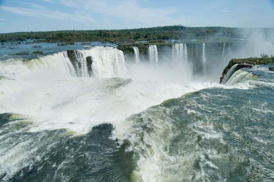 From Foz do Iguaçu: Argentinean Falls Tour with Pickup - Foz pickup and the border crossing rhythm
