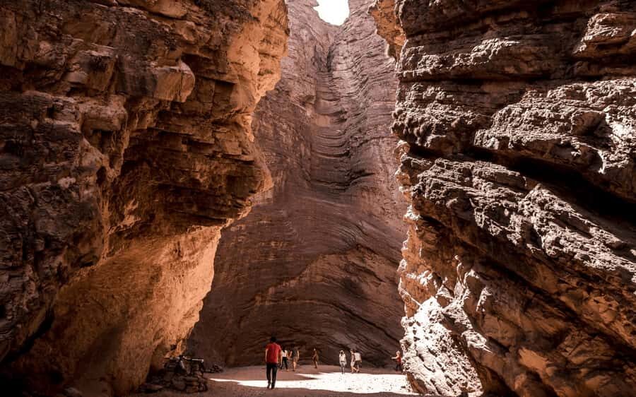 From Salta:Cafayate and the imposing Quebrada de las Conchas - Guide style: what bilingual coverage gets you