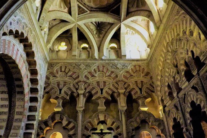 Guided tour of the Mosque with entrance included - Group size and pacing: up to 50, in English, for about an hour