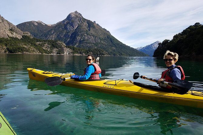 Half a day of kayaking on the Nahuel Huapi lake in private service - Private service at $150: where the value really comes from