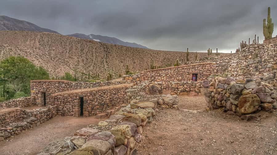 Hornocal: Tour of the 14 Colors Mountain & Humahuaca´s Gorge - Humahuaca stop and the “switch to 4x4” moment