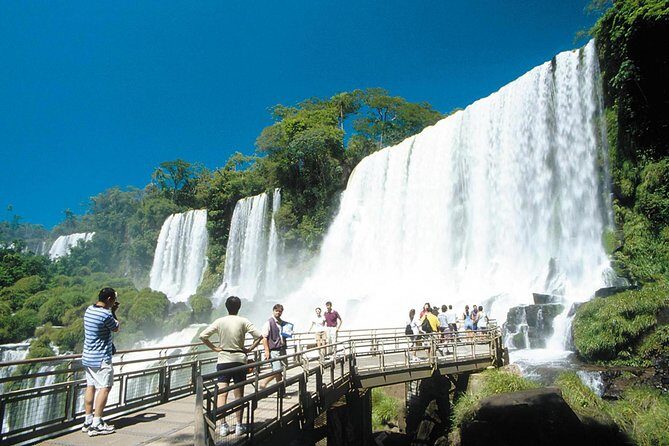 Iguazú Experience in 2 days: Argentine and Brazilian Falls - Iguazú’s split personality: why Argentina and Brazil feel totally different
