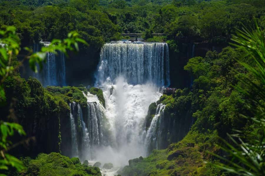 Iguazú Falls: The Natural Wonder of Argentina - What the guide actually does for you on a busy park day