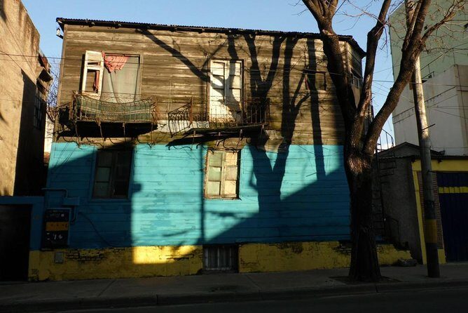 La Boca, a collective creation: Port, immigrants, arts and football - The bakery stop: why the snack matters in a neighborhood tour
