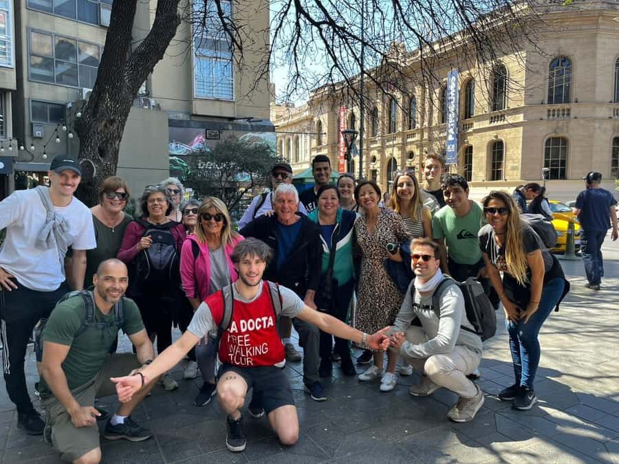 La Docta Free Walking Tour "Córdoba La Antigua". - Narrowest building and quick-photo moments: the fun interlude