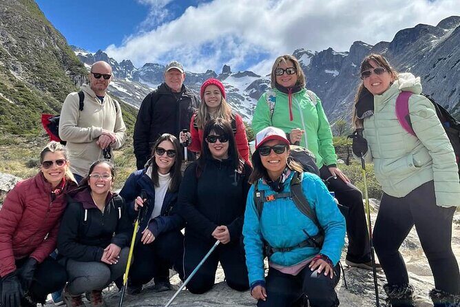 Laguna Esmeralda Trekking Adventure with Lunch - The hike to Laguna Esmeralda: when photos require patience