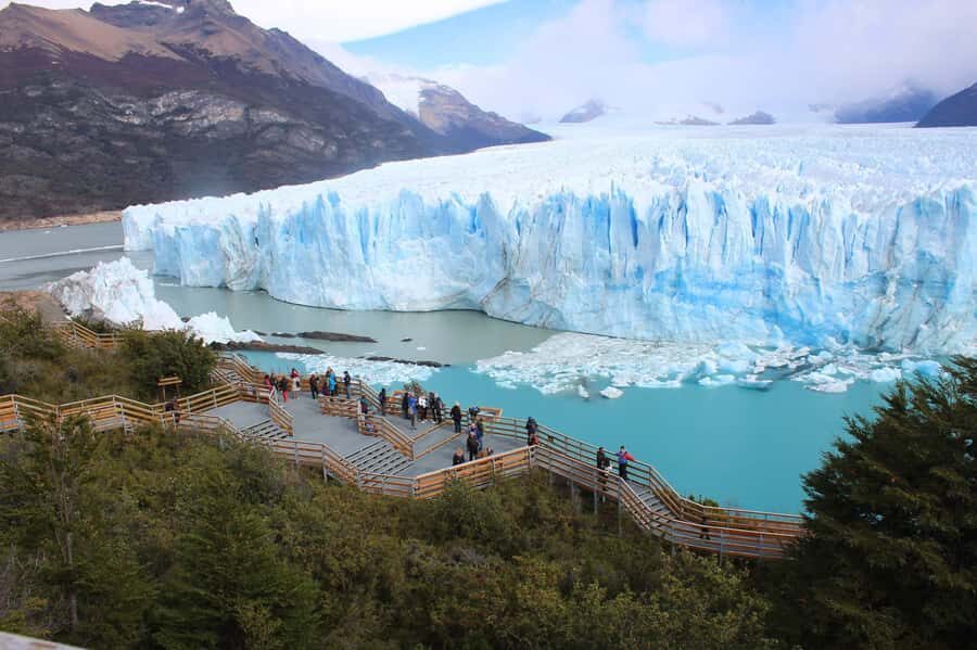 Los Glaciares National Park and Perito Moreno Glacier Tour - Front walkways, balconies, and Muelle Bajo las Sombras