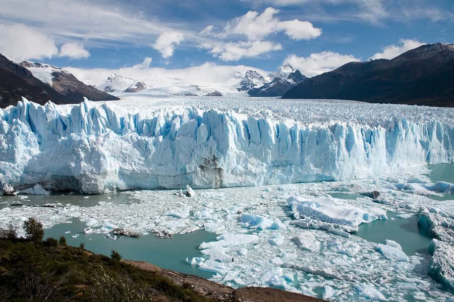 Los Glaciares National Park and Perito Moreno Glacier Tour - Lunch options and the simple reality of food in the park
