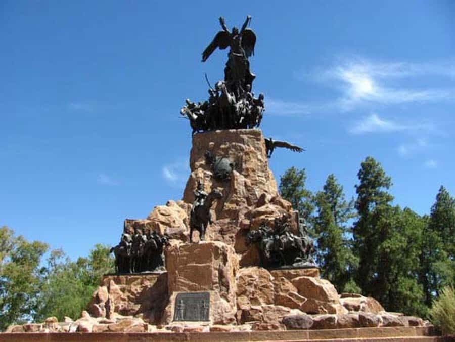 Mendoza: Half-Day Sightseeing City Tour - San Martín Park: Mendoza’s 500-Hectare Green Lung