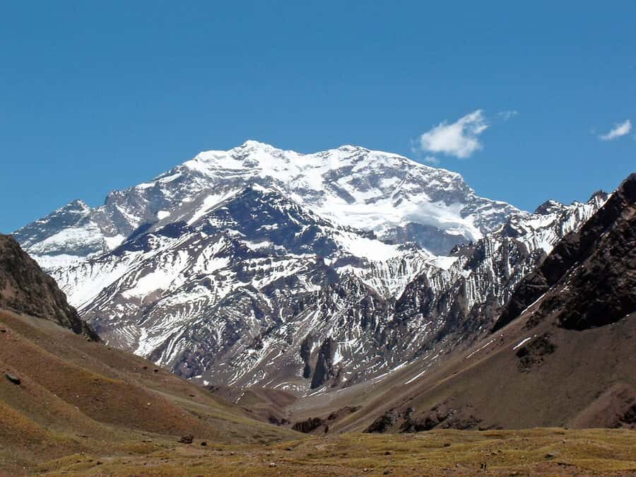 Mendoza: High Mountain Experience, a Tour through the Andes - Cerro Aconcagua and Las Cuevas: staring at height at the border