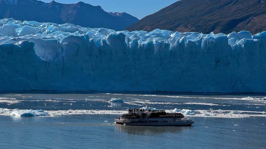 Moreno Glacier: Tour from El Calafate with tour guide, walkways, and boat ride - Key things you’ll notice on this Perito Moreno day trip