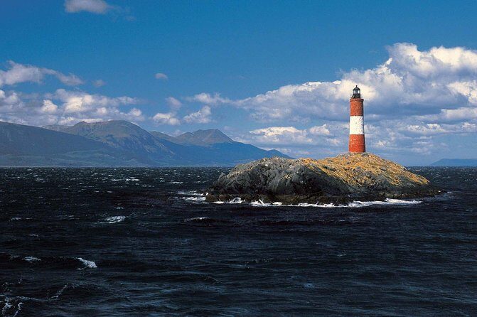 Navigate through the Beagle Channel: Seal, Bird & Penguin Islands - Isla de Los Pajaros: Cormorants and Seabird Spotting at Boat Speed