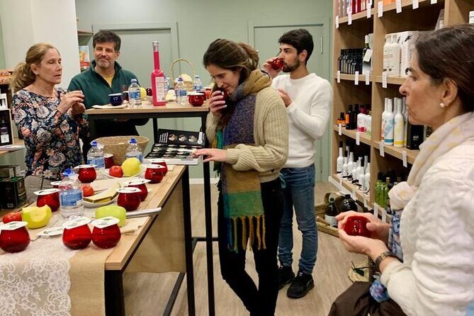 Private Tasting of Olive Oil in Córdoba - Hosts matter: look for the energy and the expertise