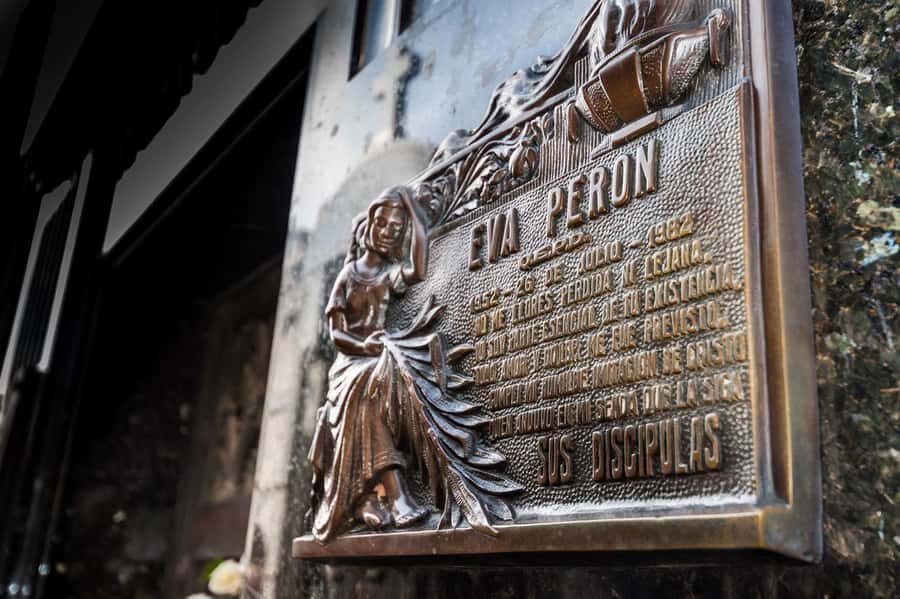 Recoleta & Cemetery for curious people - Key things you’ll notice on this experience