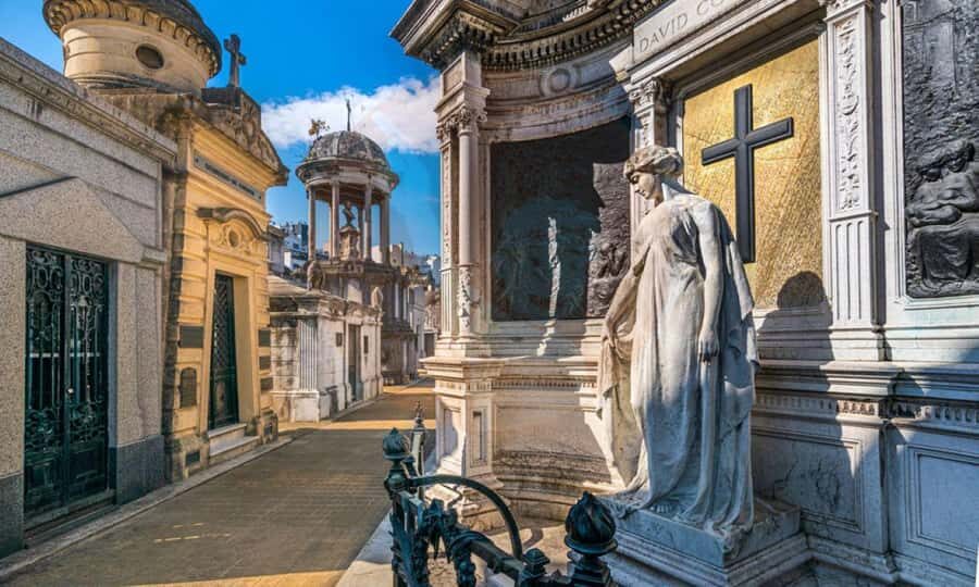 Recoleta & Cemetery for curious people - La Recoleta Cemetery: what you’ll look for when the talking pauses