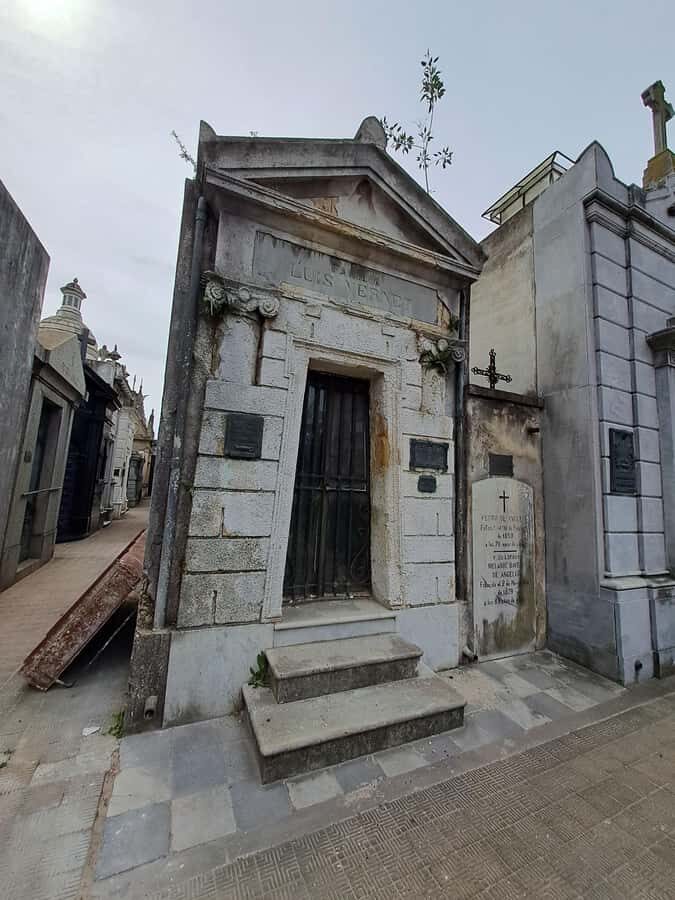 Recoleta & Cemetery for curious people - What makes the guide part so valuable